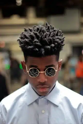 Corte de cabelo masculino afro com risco na lateral / corte com risquinho 